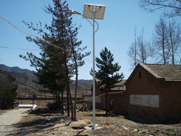 2014年张家口太阳能路灯工程顺�u利开工